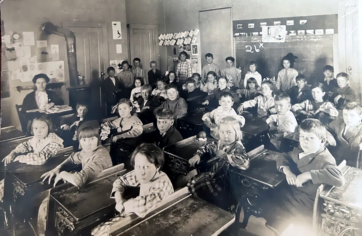 Clarendon Texas Classroom in 1911